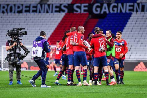 yy易游体育官网-窗口期瓦伦西亚调整名单以备社区盾，门线救险环节打磨，媒体盛赞，身体对抗强度拉满