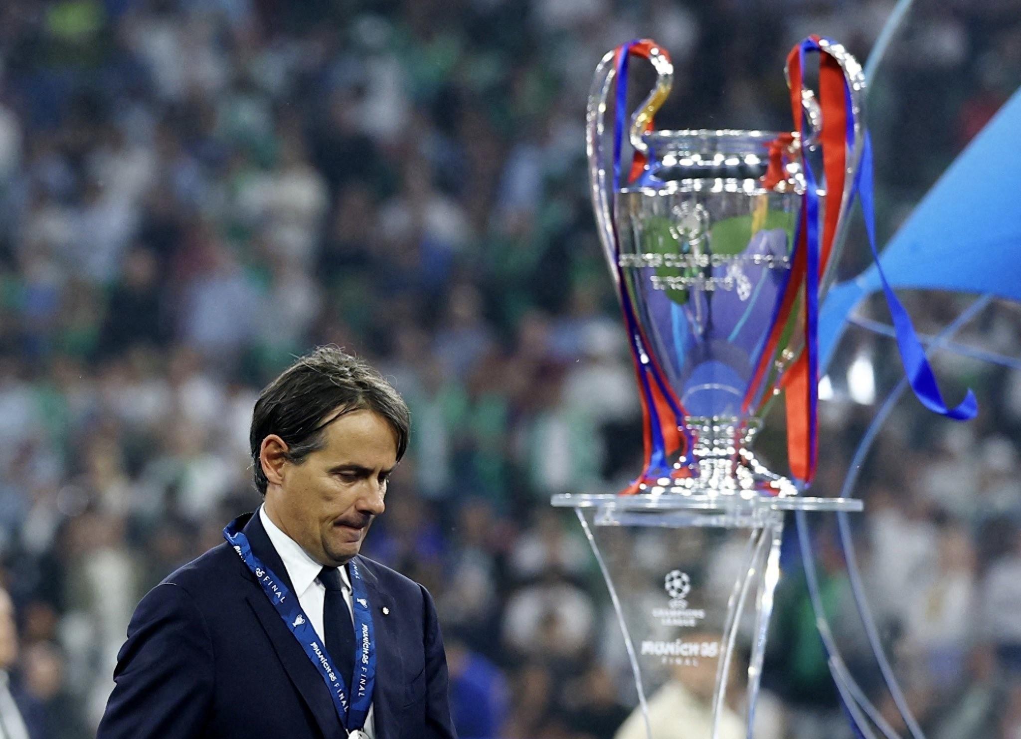 里程碑夜!AC米兰主帅复盘;欧联今晚刷纪录;信心回归;球队文化再被提及 里程碑夜!AC米兰主帅复盘;欧联今晚刷纪录;信心回归;球队文化再被提及