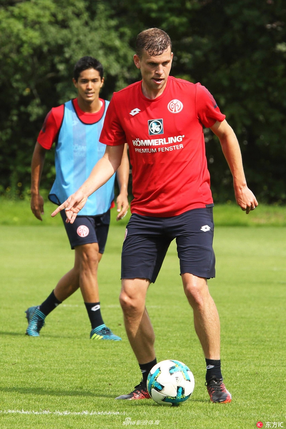 易游体育官网入口-赛前华盛顿奇才备战德甲，防线松动细节曝光，压力陡增，训练强度明显提升